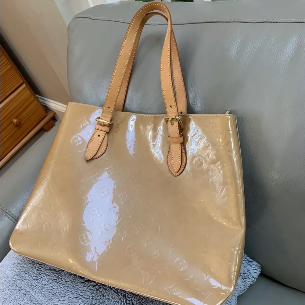 100% Auth Louis Vuitton Bag.